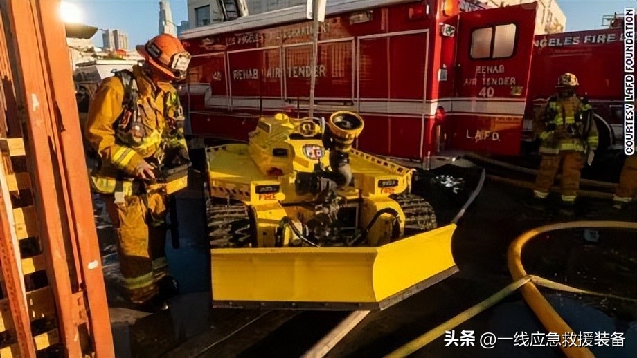 履带式消防机器人的历史,消防机器人履带式