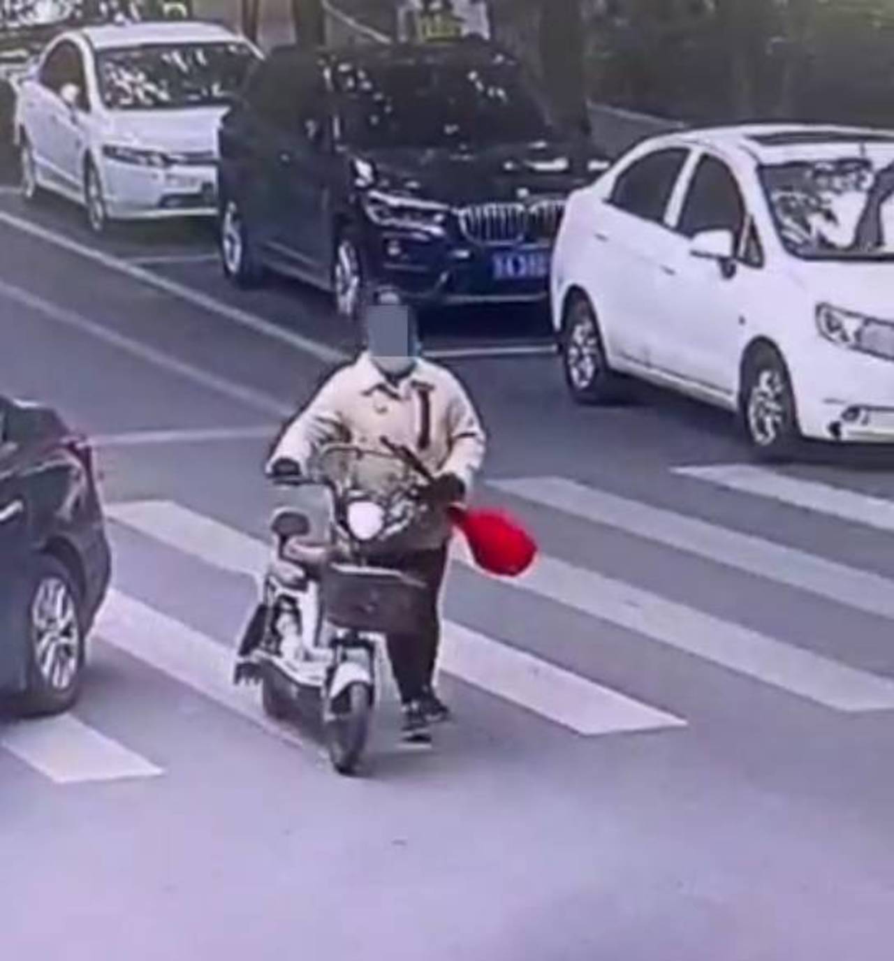 电动车未上锁频被“顺手牵羊”江岸警方提醒：车辆防盗谨记这几步