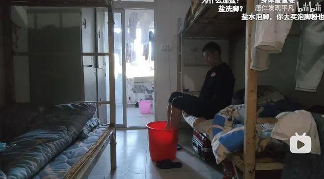 富士康流水线工人真实故事,富士康打螺丝小伙拍视频月入10万