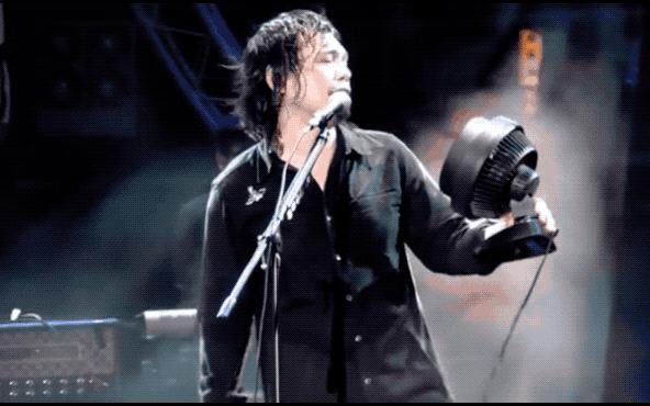 年轻时期的伍佰,伍佰外表不修边幅内心细腻