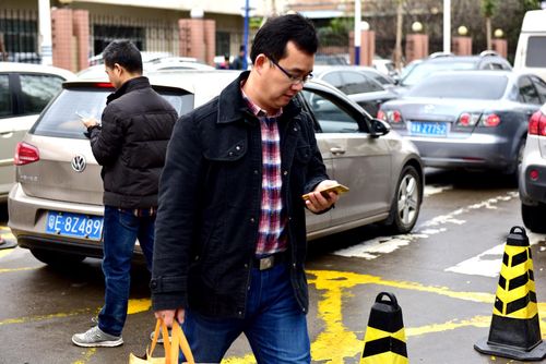 手机收到很多消息,手机收到这样的信息千万不要点