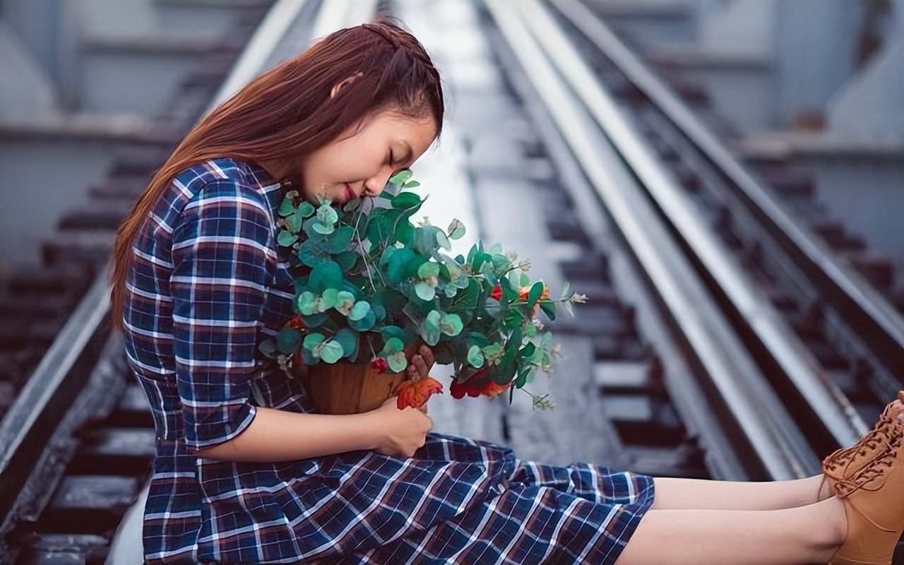 面对故意不理你的人,当一个男人故意冷落你时你就赢了