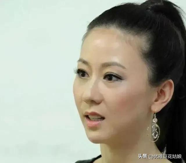 “人体模特”汤加丽：被父亲嫌弃，和丈夫离婚，46岁至今未婚