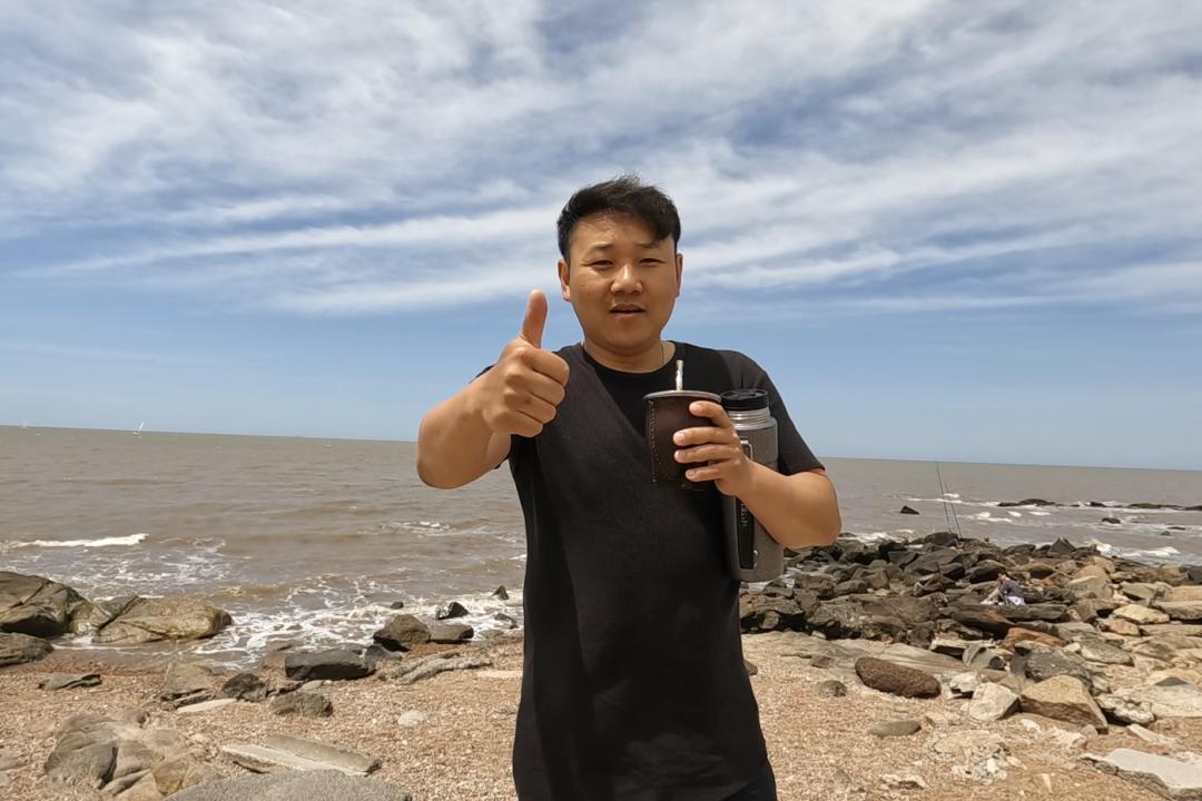 花了6000元在海上吃西餐,花了8000块钱到河里面吃一顿饭