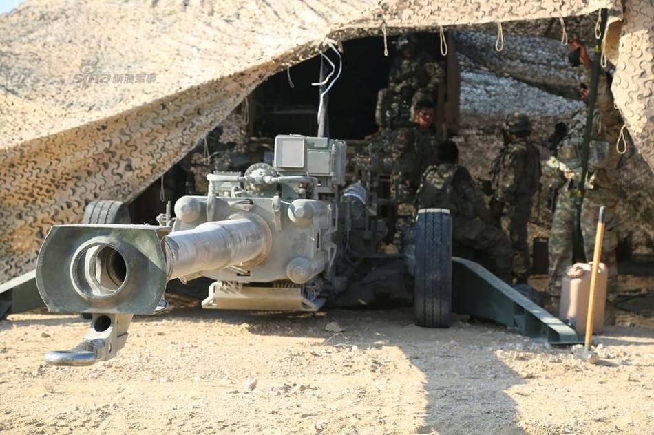 俄罗斯火箭炮攻击视频,俄罗斯冰雹火箭炮万箭齐射