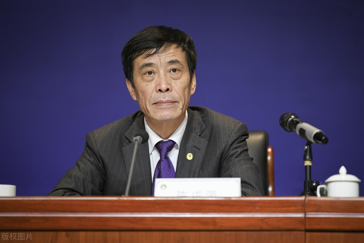 中国足球又出幺蛾子！足协陈戌源开地震级罚单，6人被永久禁赛！
