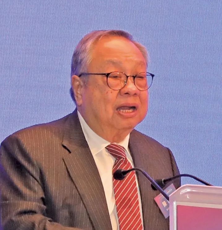 为香港制衣挽留颜面，“成衣一支花”幕后的莞商“球伯”家族