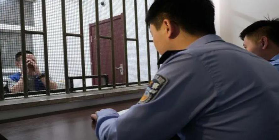 共犯的处罚根据共犯独立性,比较共犯从属理论和共犯独立理论