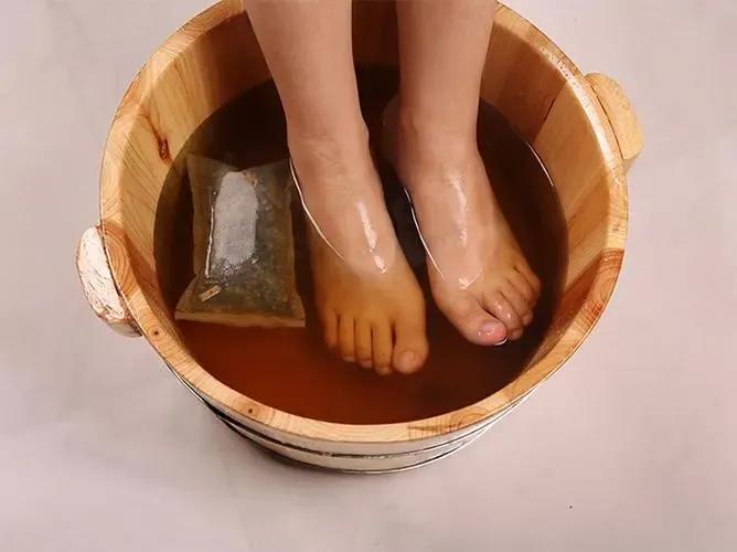 中药浴足可治疗治小儿发热、流涎、腹痛、腹泻、痢疾、遗尿等疾病