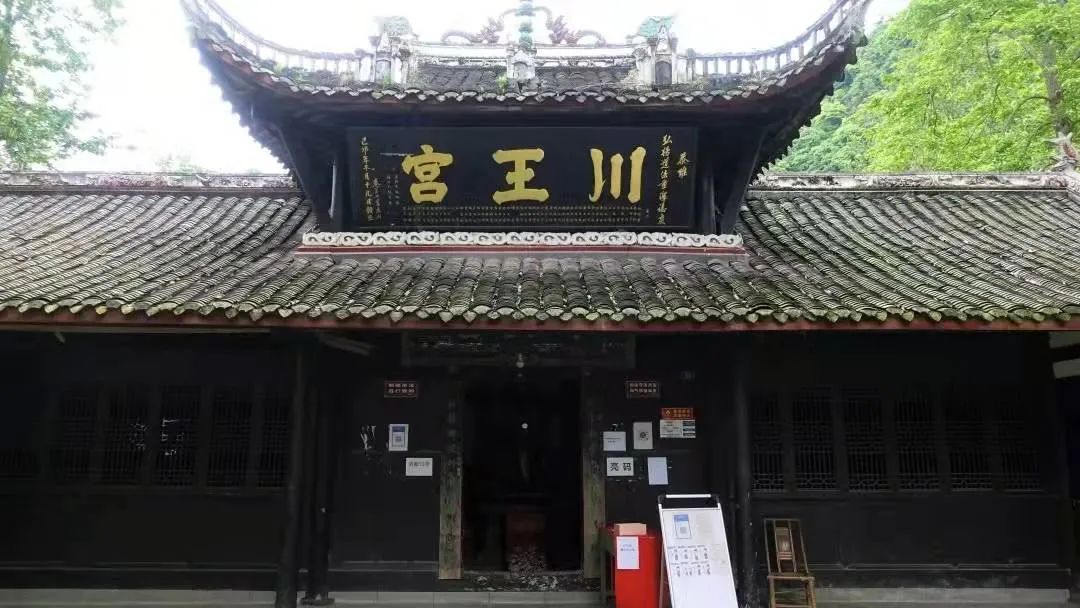 1.5h就到!去这个小众地爬山吸氧、看山间石刻佛像、吃生态美食