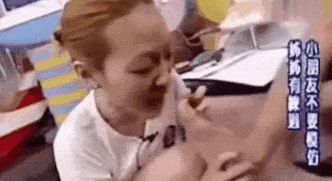 惊天大瓜！小S被曝曾公开舔日本女星的脚，闻杨幂脚丫