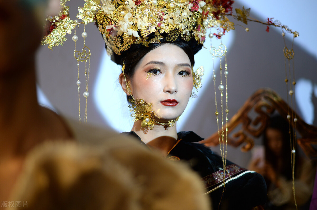 红楼梦晴雯与贾宝玉,红楼梦晴雯厮杀