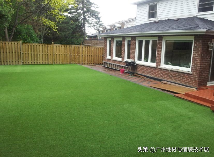 人造草坪铺装详细步骤,免填充人造草坪使用寿命