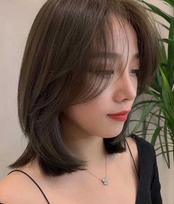 中年圆脸妇女短发最佳发型,中年短发大圆脸烫什么发型