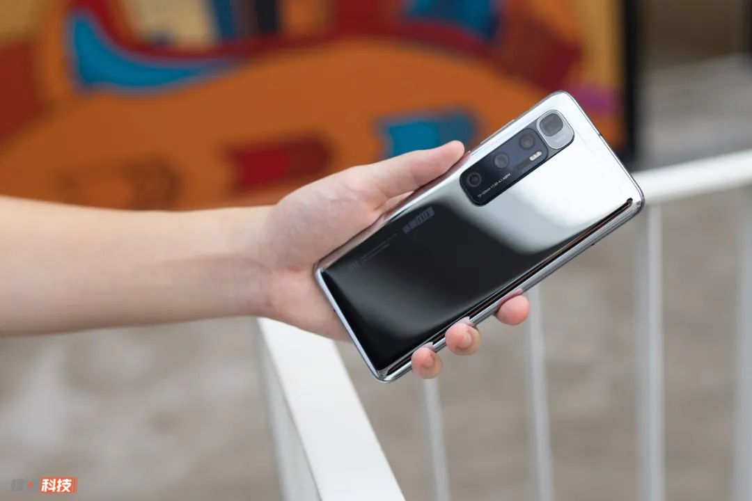 发布会不叫发布会，叫做「年度演讲」，说的就是小米