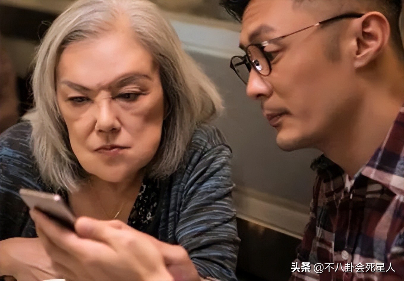 年过三十的女明星今昔对比图,今昔对比70后女星