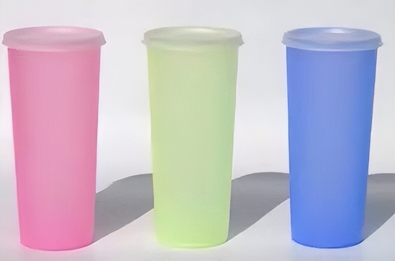 家有水杯请注意！“夺命杯”曾遭央视多次曝光，热水进“毒水”出