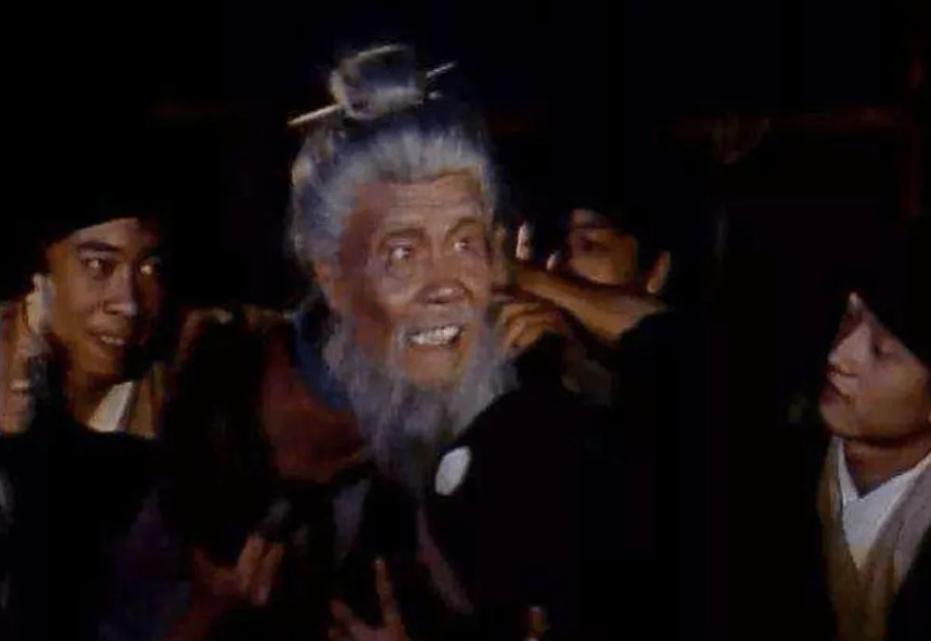 秦可卿每天都要换衣服吗,秦可卿生病是哪一回