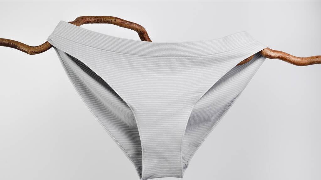 女性屁股中间毛太多,正常吗?能不能直接剃掉?医生劝你手下留情