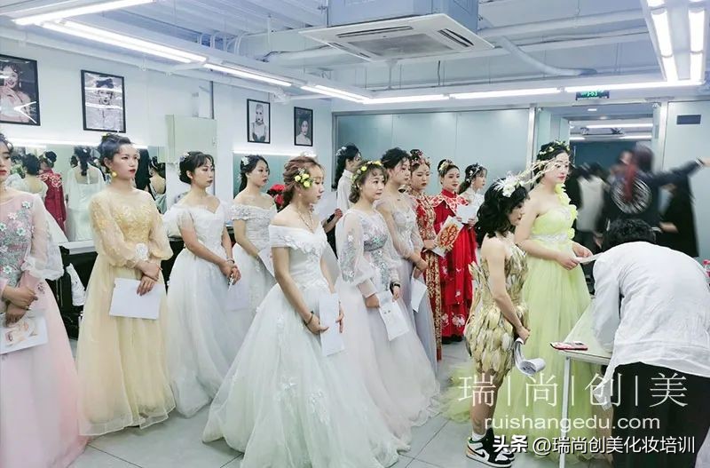 学化妆有前途嘛,学化妆能带来哪些价值