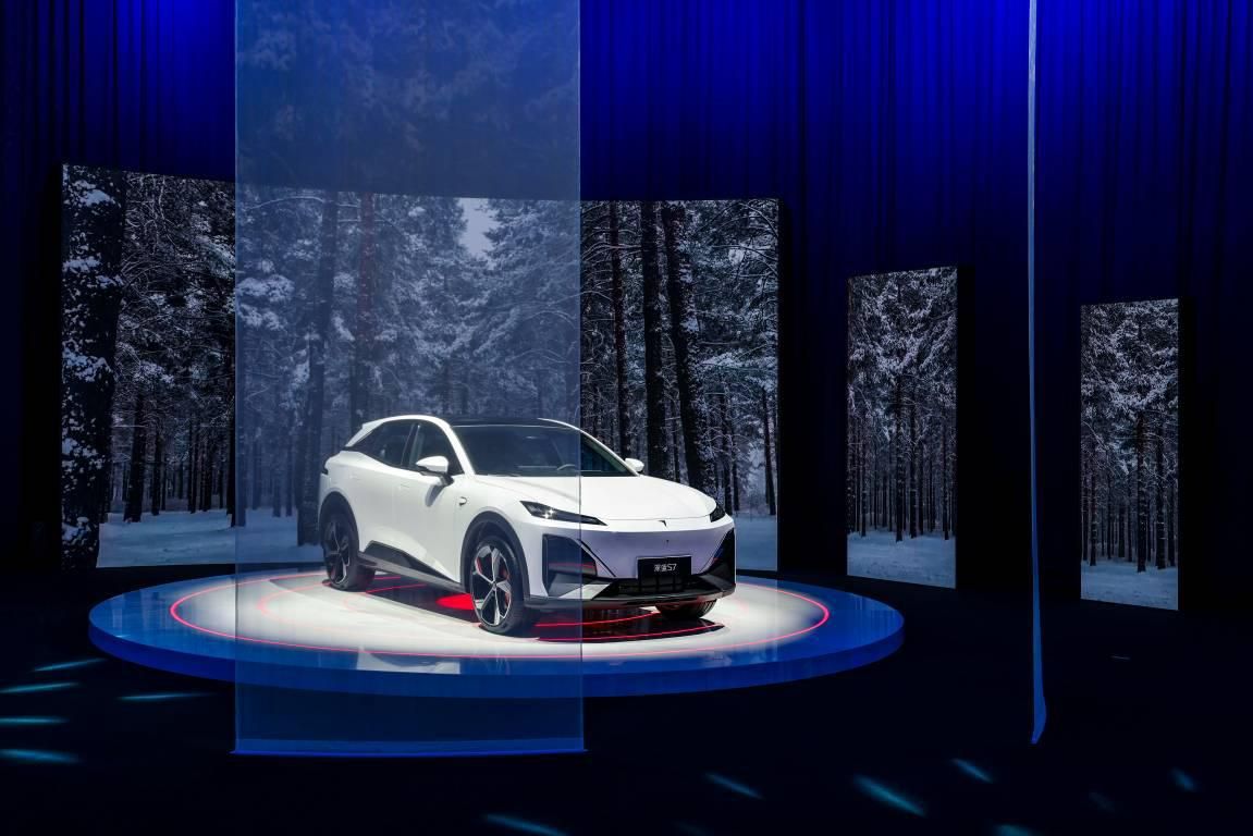 “电动平权、智能平权”深蓝品牌战略发布会暨S7大规模交付启动