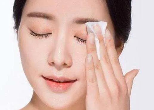 怎么保养嘴巴周围,嘴巴闭口怎么消除小妙招