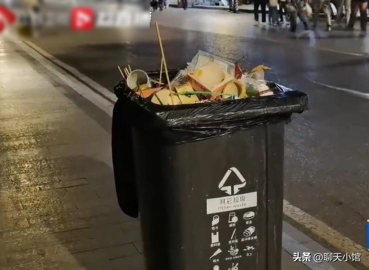 记者暗访奶茶里的真相,曝光竹筒奶茶反复使用