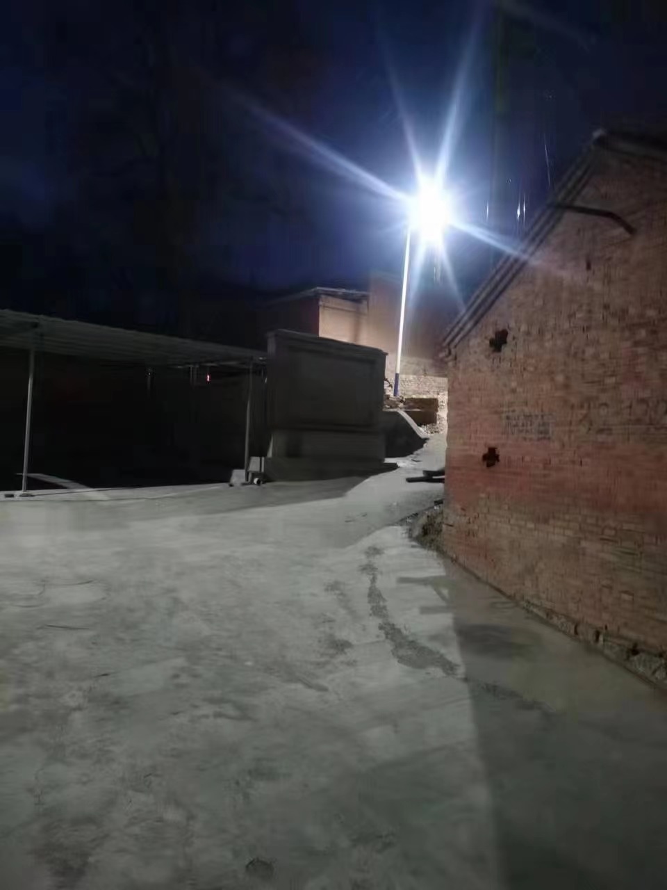 太阳能路灯的安装流程实景图,太阳能路灯的优势有哪些