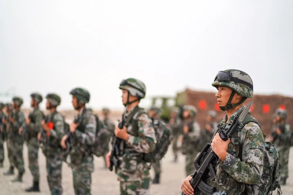 第71集团军：祝福伟大的*党**，跑出新时代奋斗强军的加速度