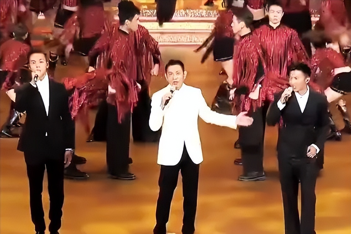 *小平邓**烟瘾大，愿意打桥牌，他的牌友说：他打牌有两个规矩