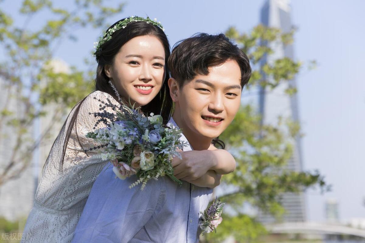 班主任幽默介绍科任老师,班主任趣味介绍自己搞笑模板