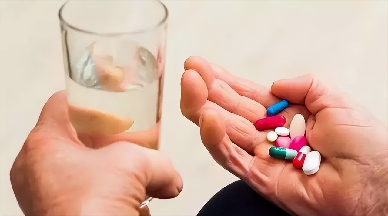 月经迟迟不来是什么原因引起的,子宫内膜厚0.9迟迟不来月经怎么办