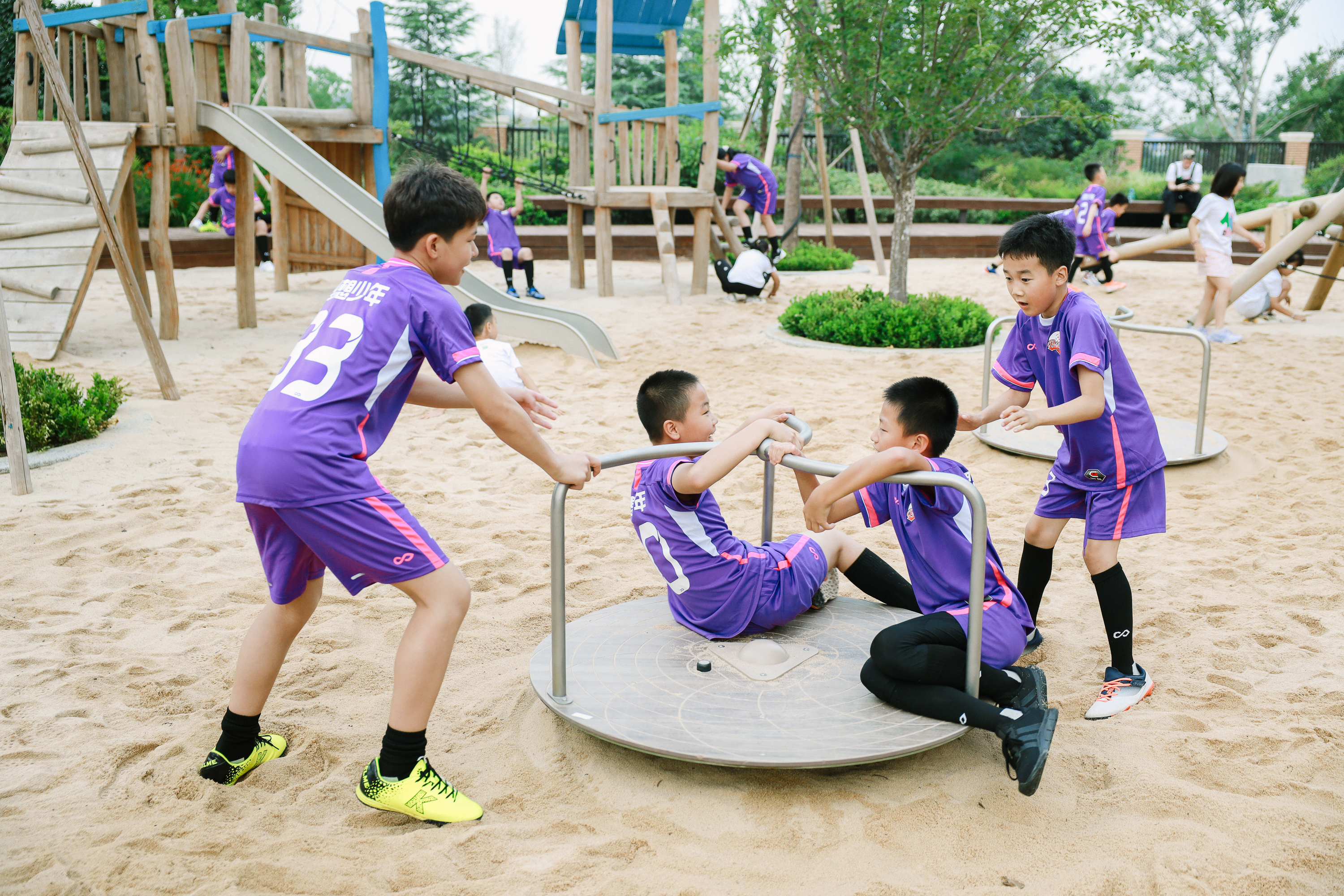 刚入足球队,刚入门踢球