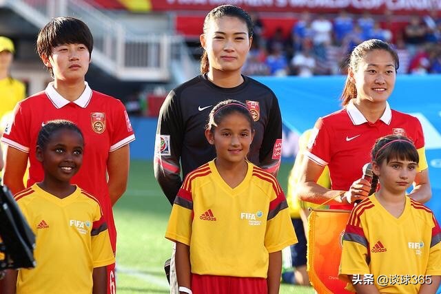 34岁前女足队长升任主教练，昔日铁闸绰号“小狼”，退役后当老师