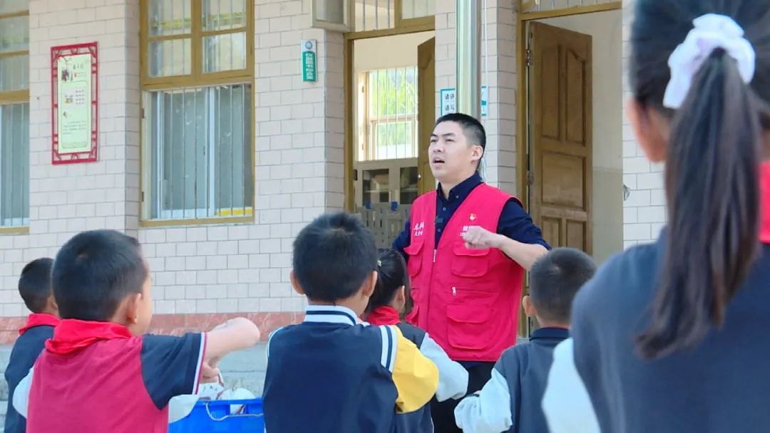 基层工作经历驻村第一书记,退役军人村书记爱岗敬业