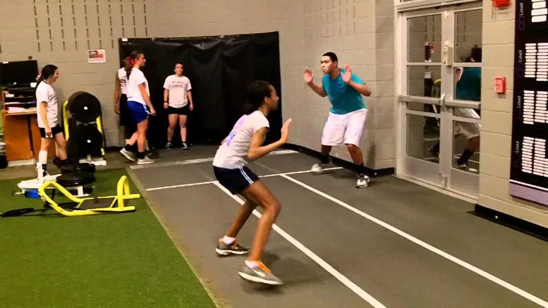 一个运动员每天最基本的训练,只有体育运动员才需要力量训练