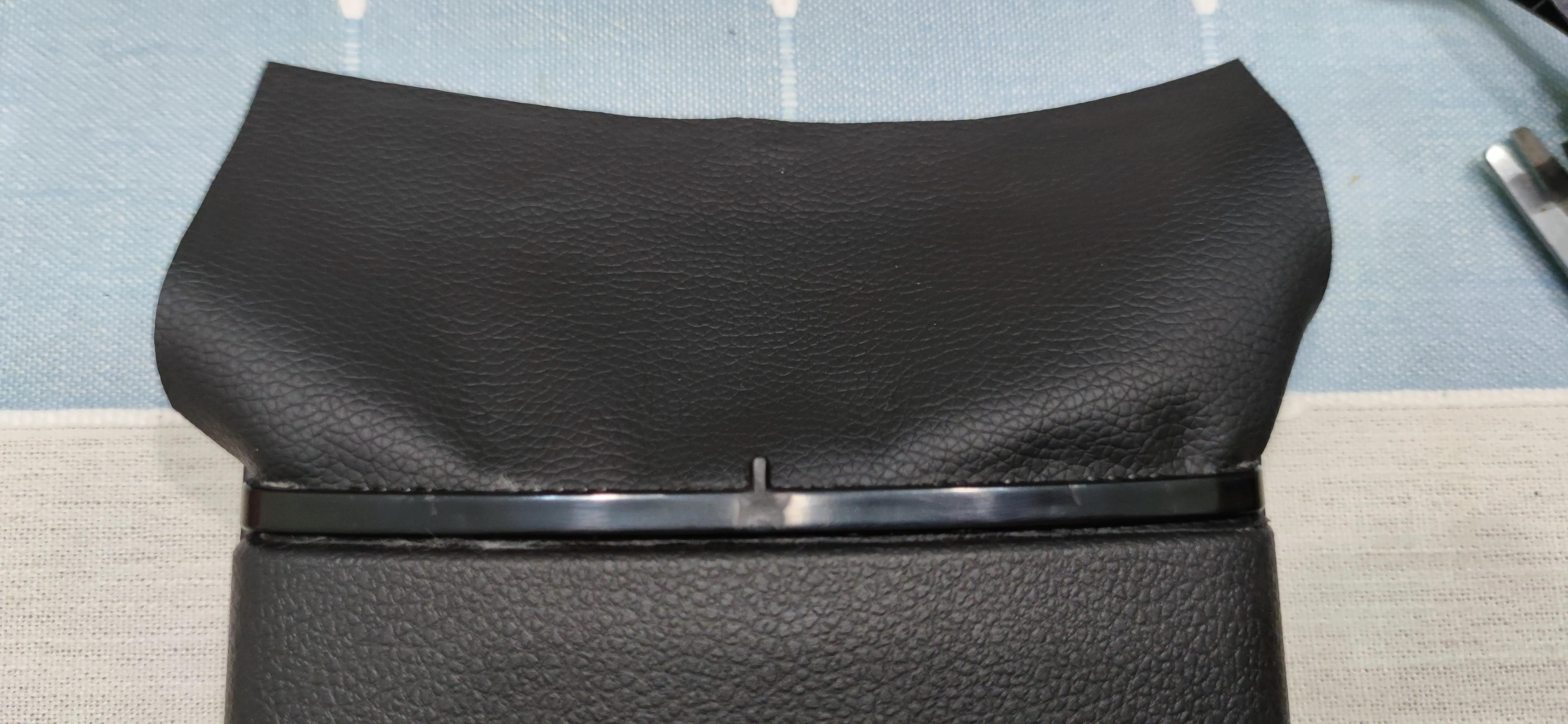 方向盘防尘罩免拆,更换方向盘下面防尘罩步骤