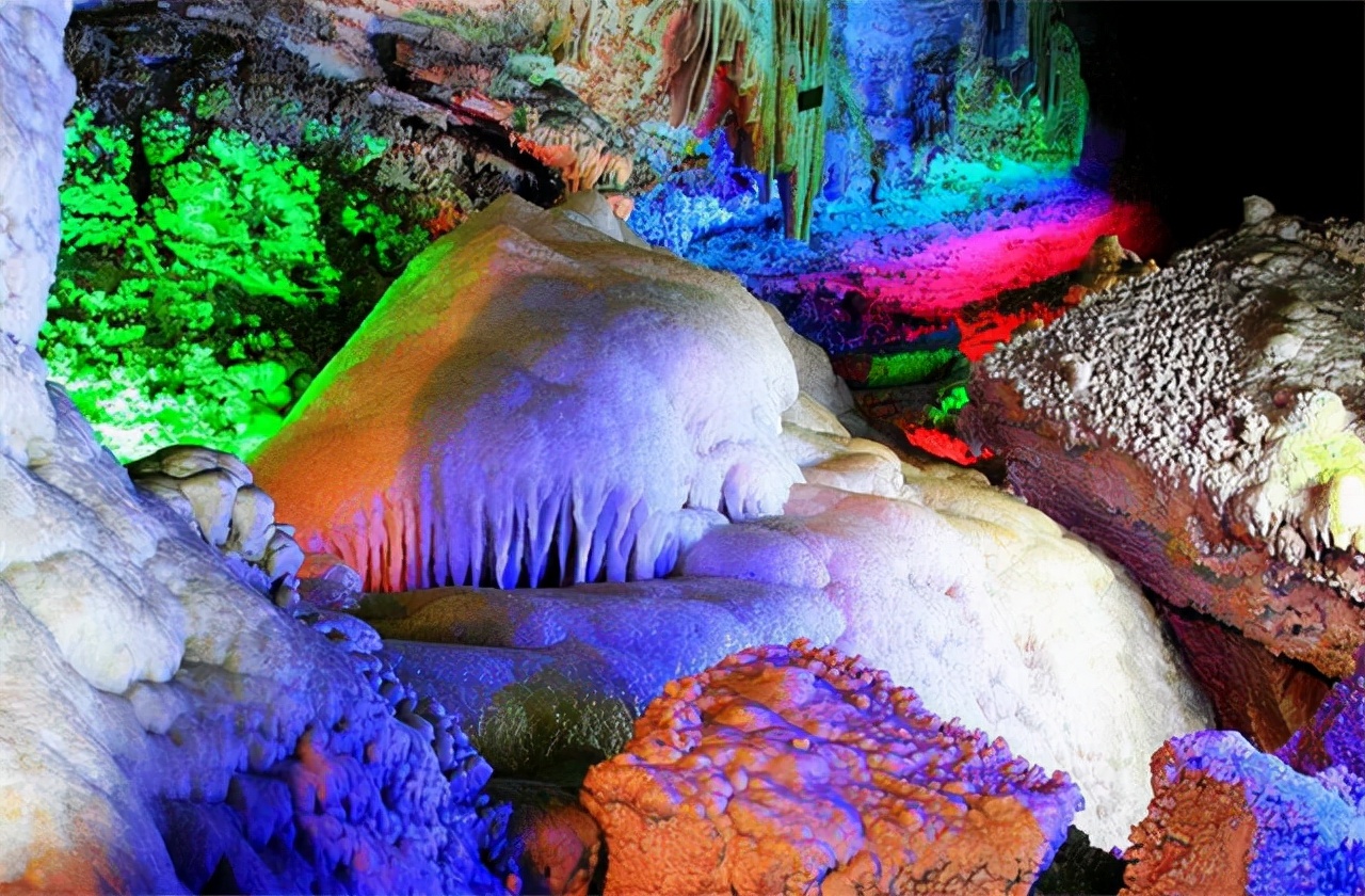 1964年，河南农民发现自家有一个“雪花洞”