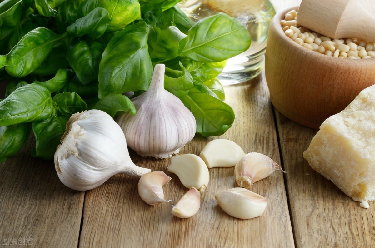 吃大蒜好处大但味太大怎样吃好呢,大蒜怎么吃有大蒜素