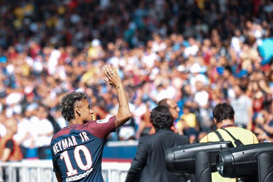 内马尔是永远的桑巴舞者,桑巴舞者内马尔的巨星之路