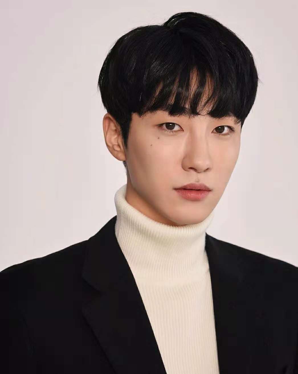 男士两边不铲青的发型,为什么日韩男生不留短发