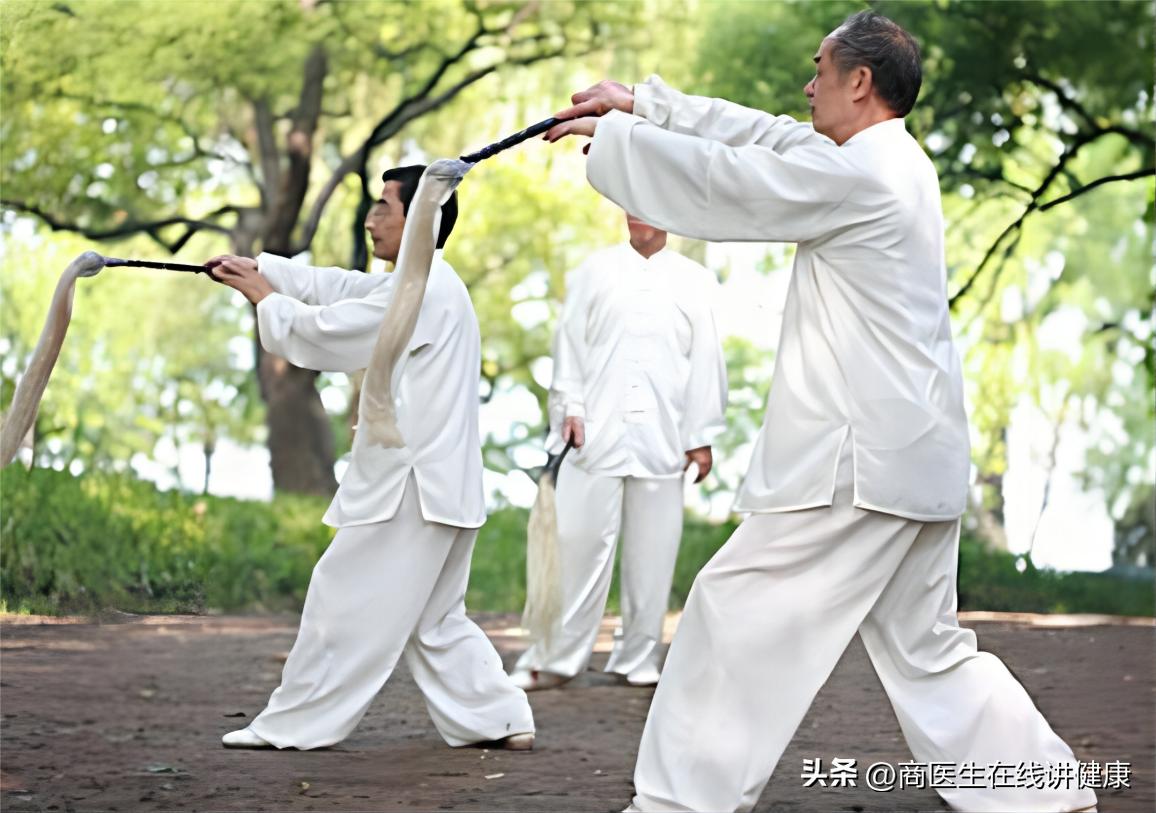 老年人如何缓解膝盖的疼痛,中老年人突然膝盖痛是什么原因