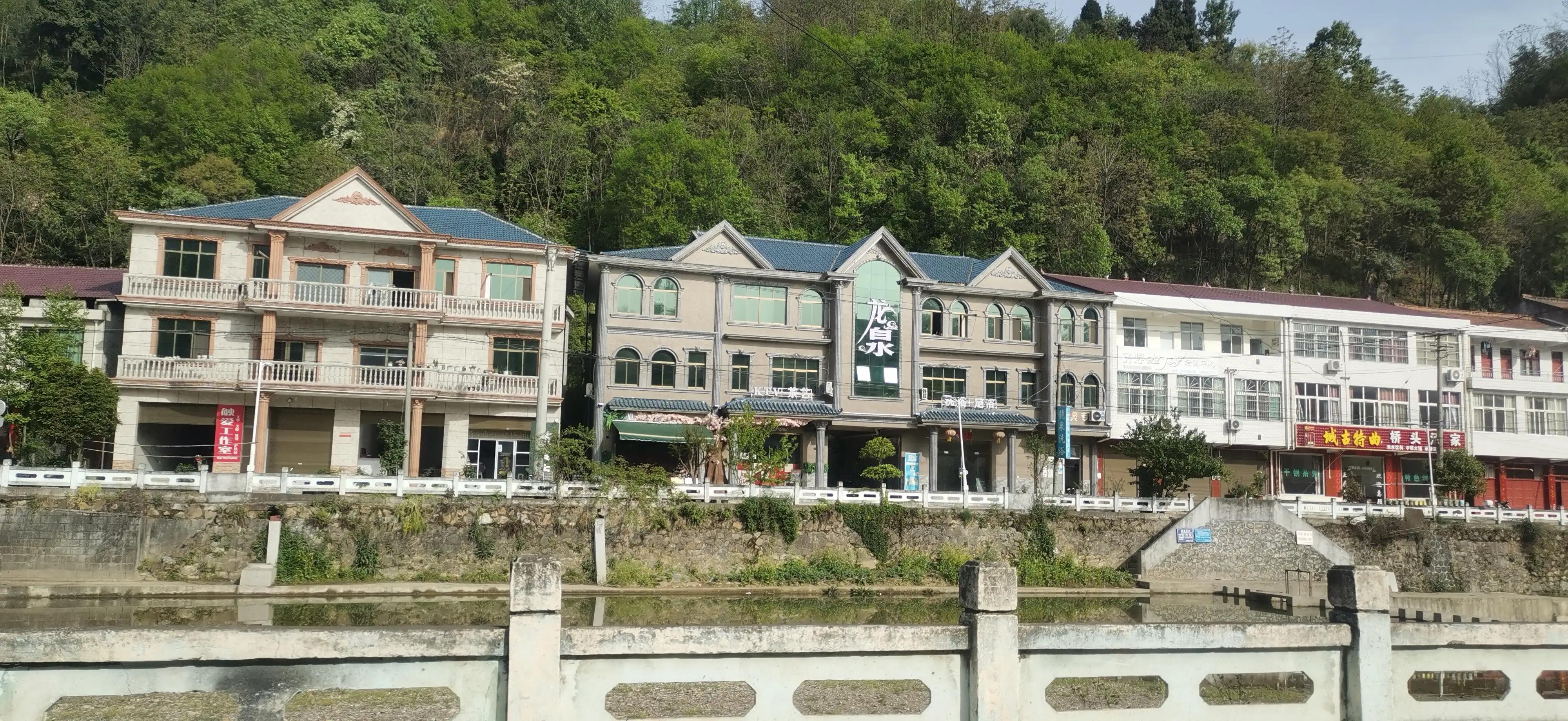 外墙瓷砖怎样贴才不会掉落,房屋装修引起外墙瓷砖掉落谁负责