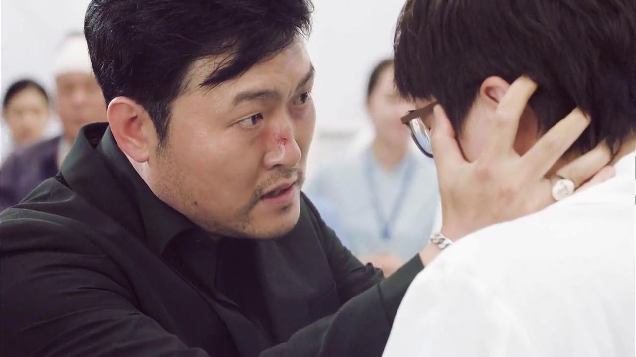 大佬闯入急诊室，却被女医生治的服服帖帖。#韩剧解说