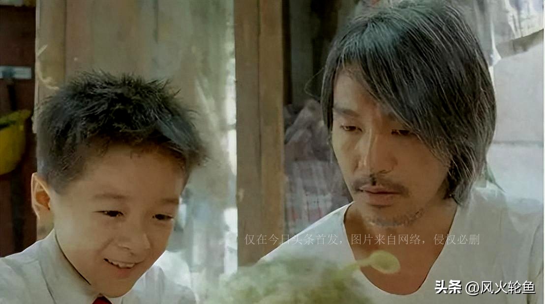 “袒胸漏乳”不害臊？娱乐圈的“走光式”穿着，你们怎么看？