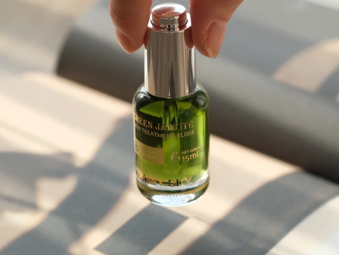 精华不一定要买大牌，懂护肤的人会买这4款“国货”，平价好用