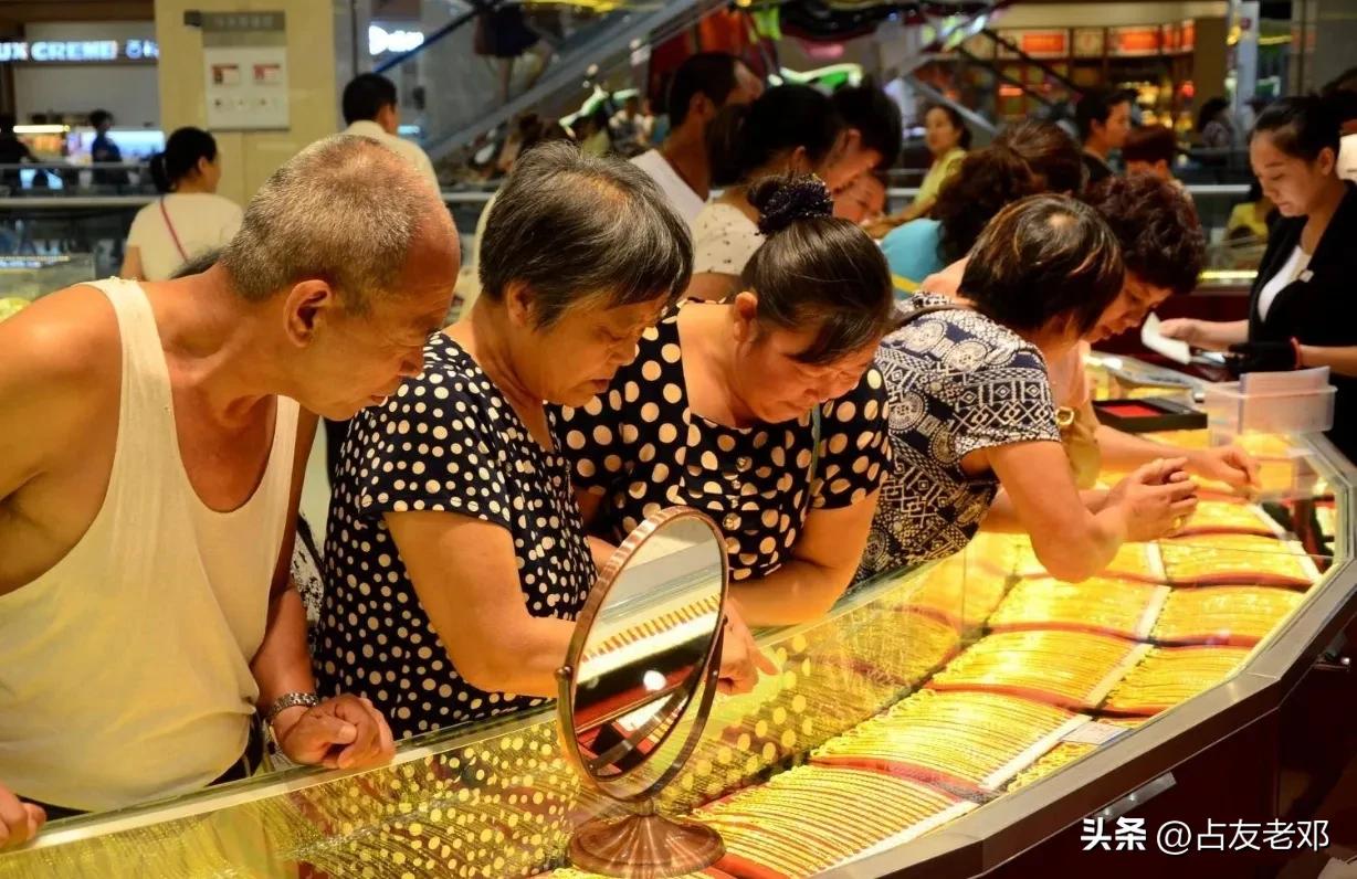 世界各国买入黄金,美国8000吨黄金储备价值多少美元