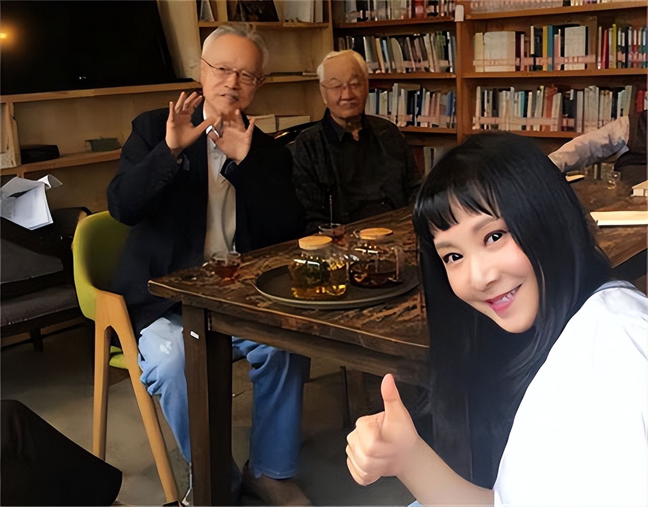 她曾是大明星，丈夫诈骗5700万，她替夫还债9年，卖房救夫