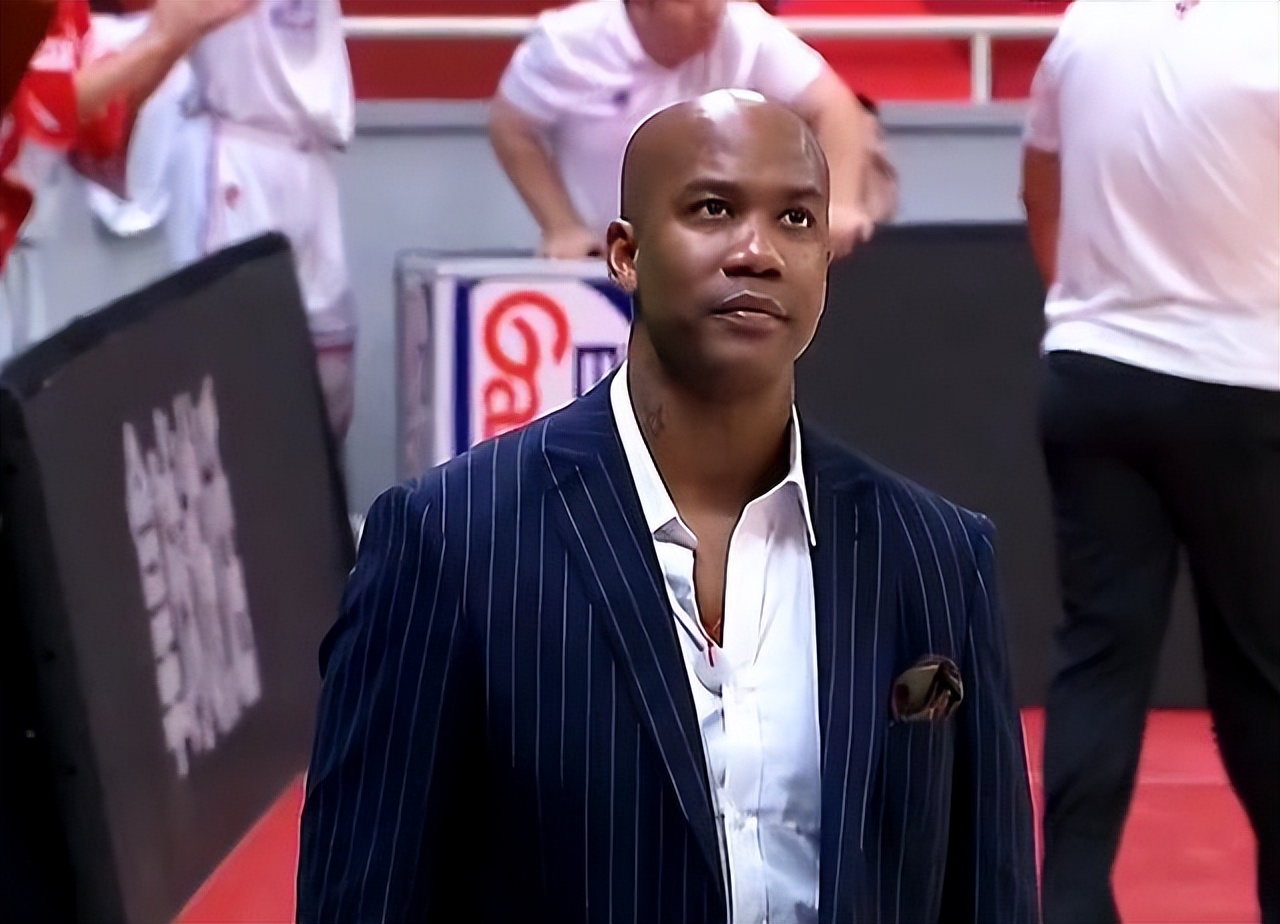 马布里眼光太差!北控卧龙凤雏难堪大用,高登低迷事出有因