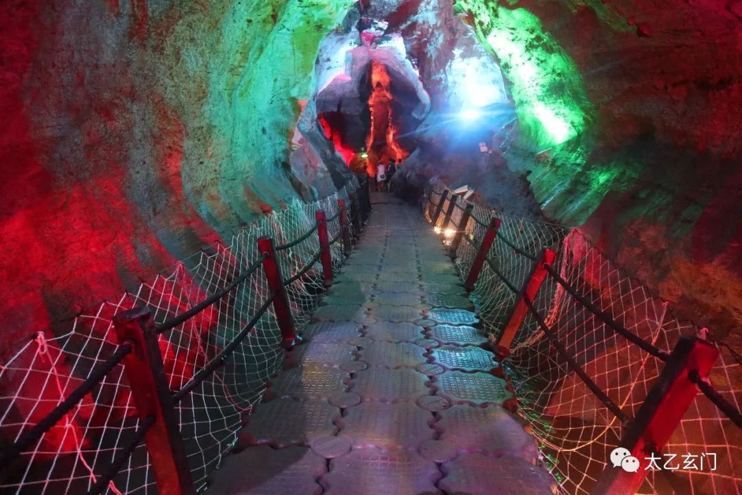 北京八奇洞显圣龙潭,最近发现的最大溶洞